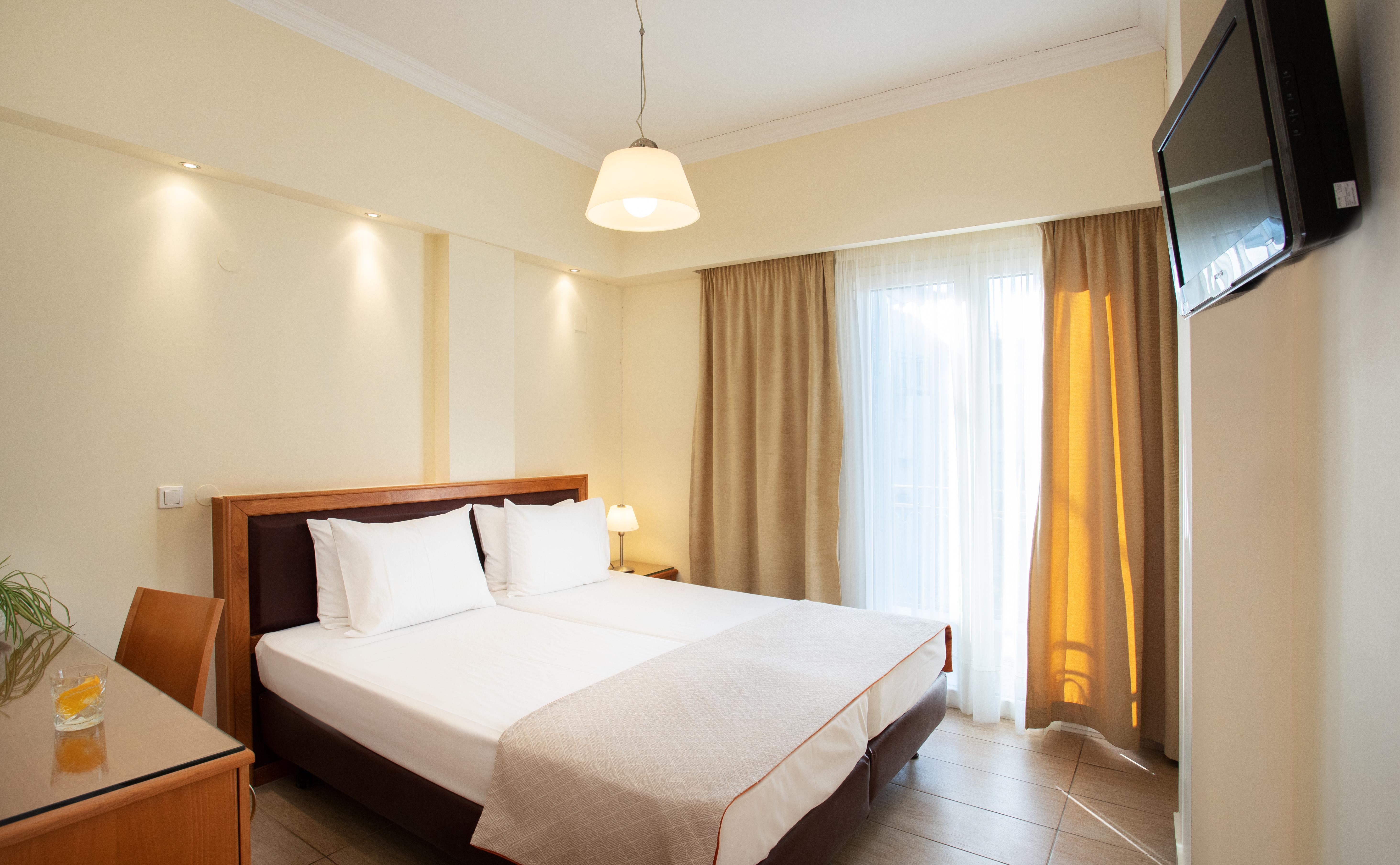 Pantheon City Hotel Gythio Exterior foto