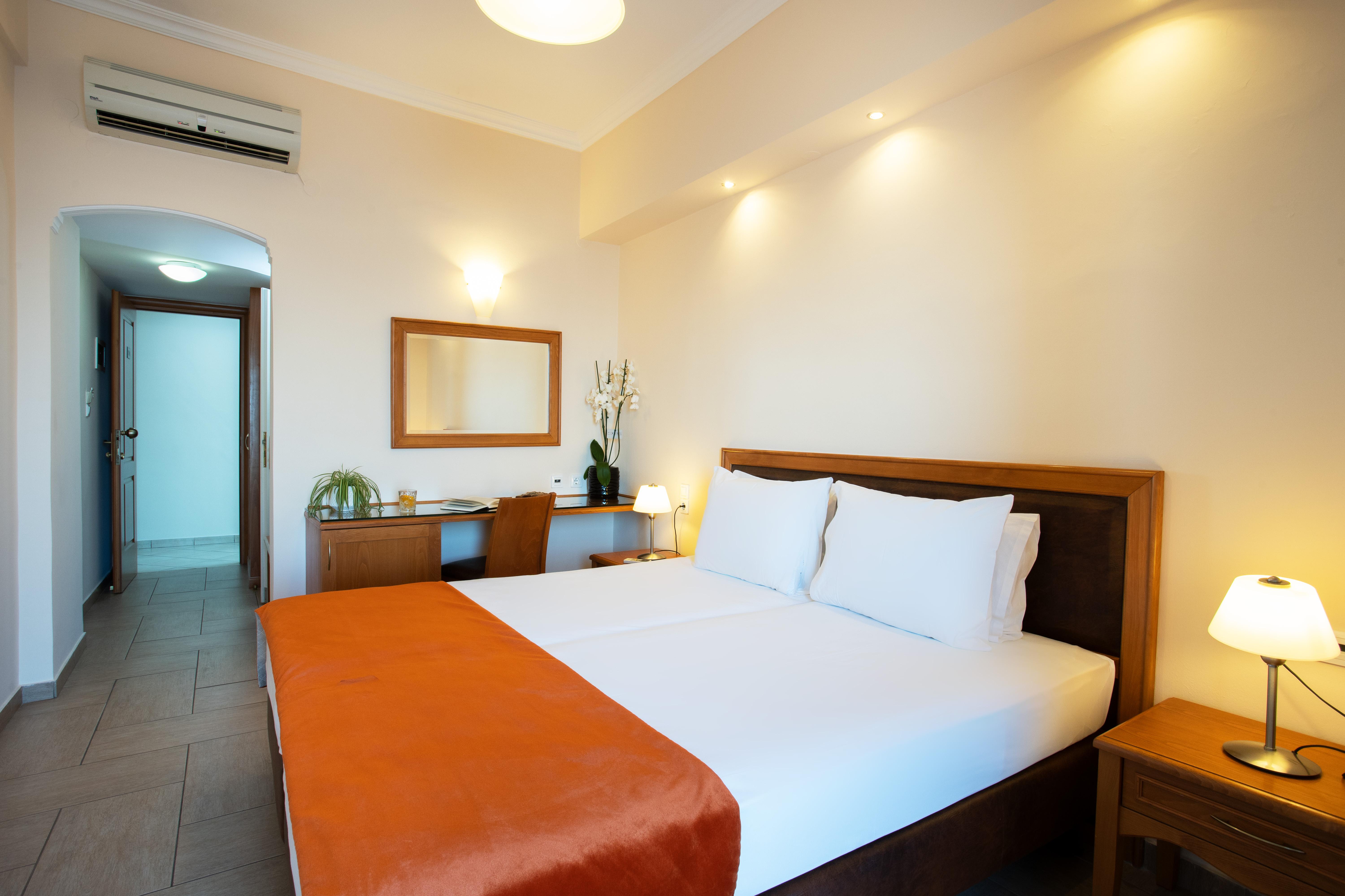Pantheon City Hotel Gythio Exterior foto