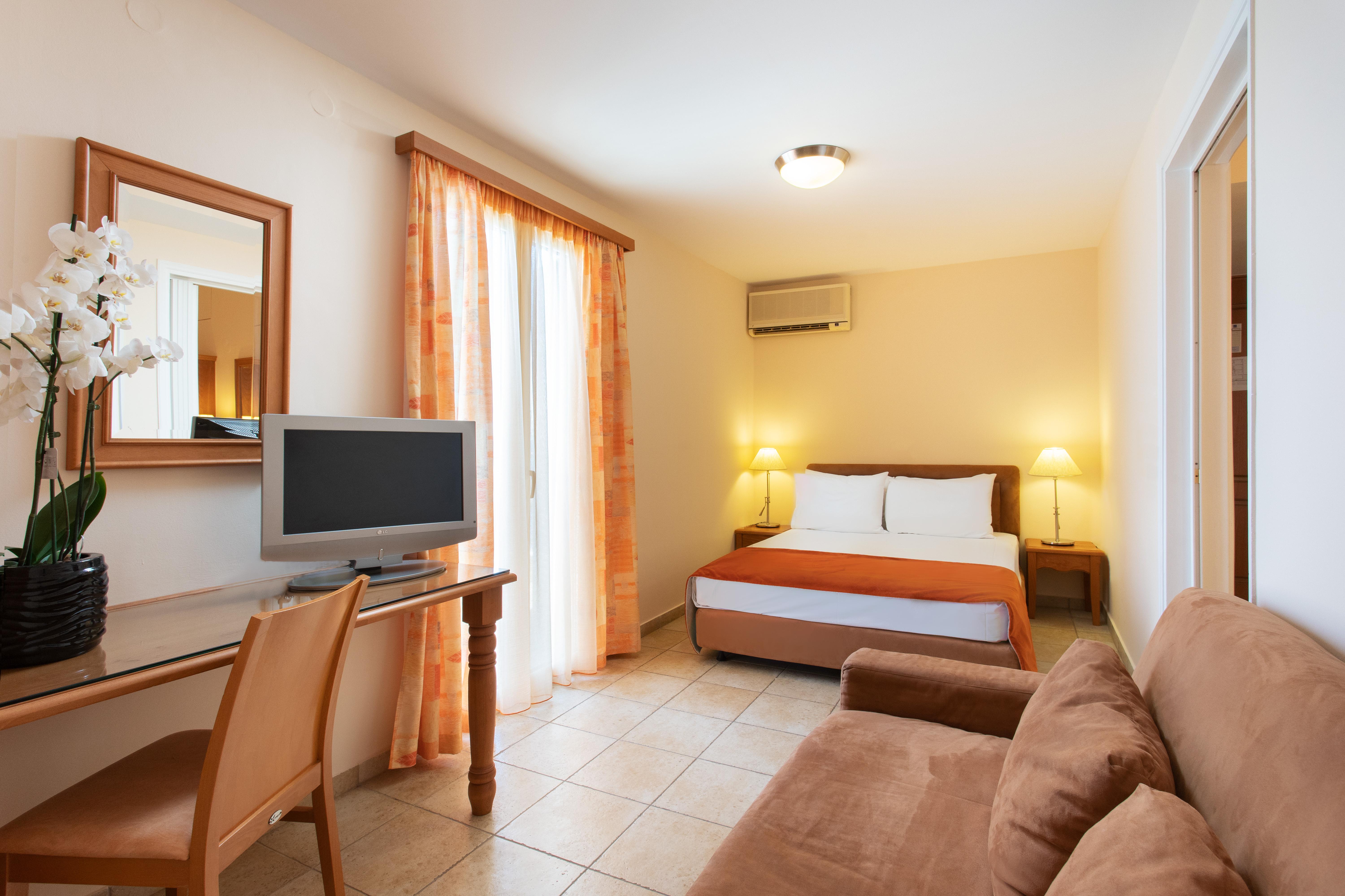 Pantheon City Hotel Gythio Exterior foto