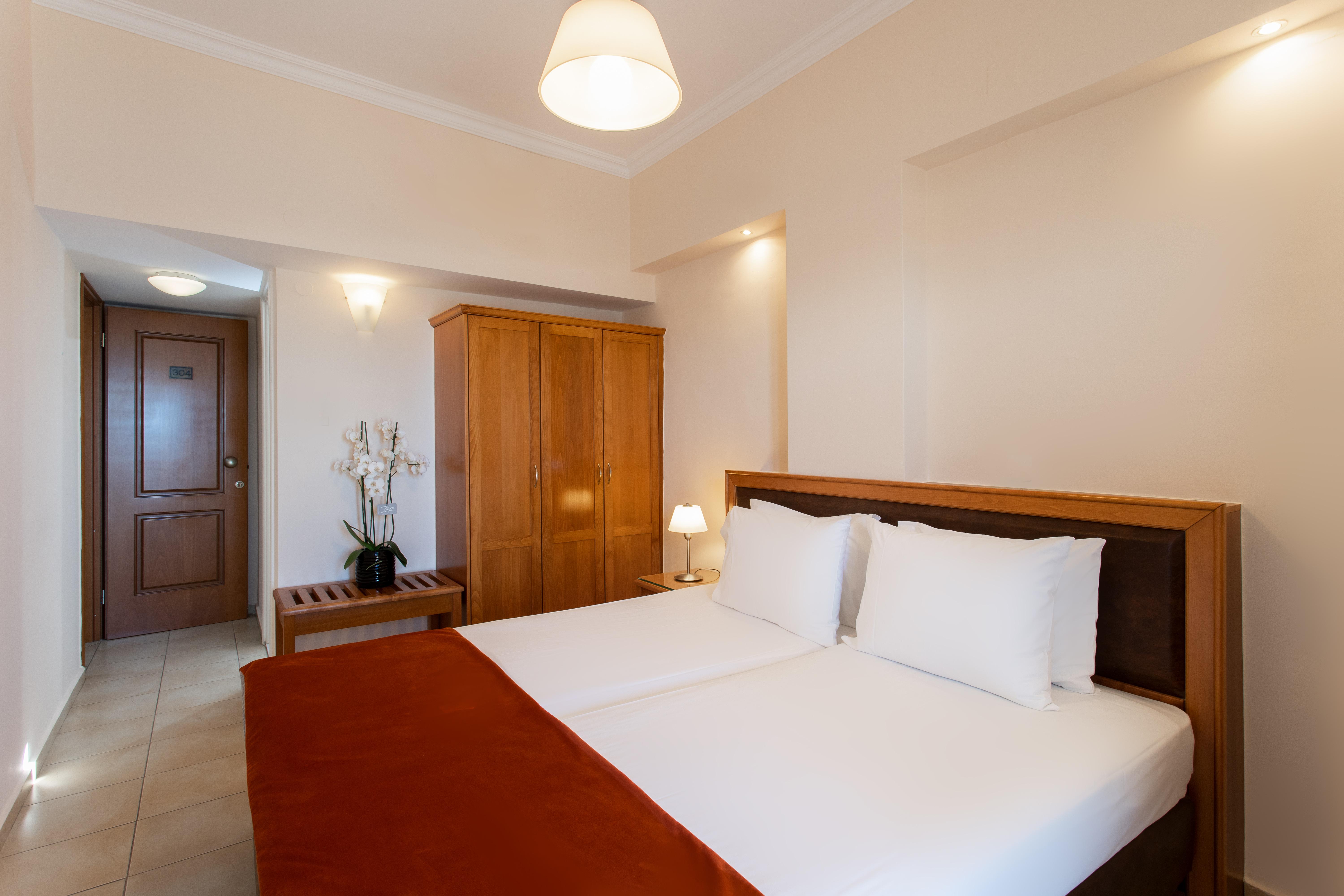Pantheon City Hotel Gythio Exterior foto
