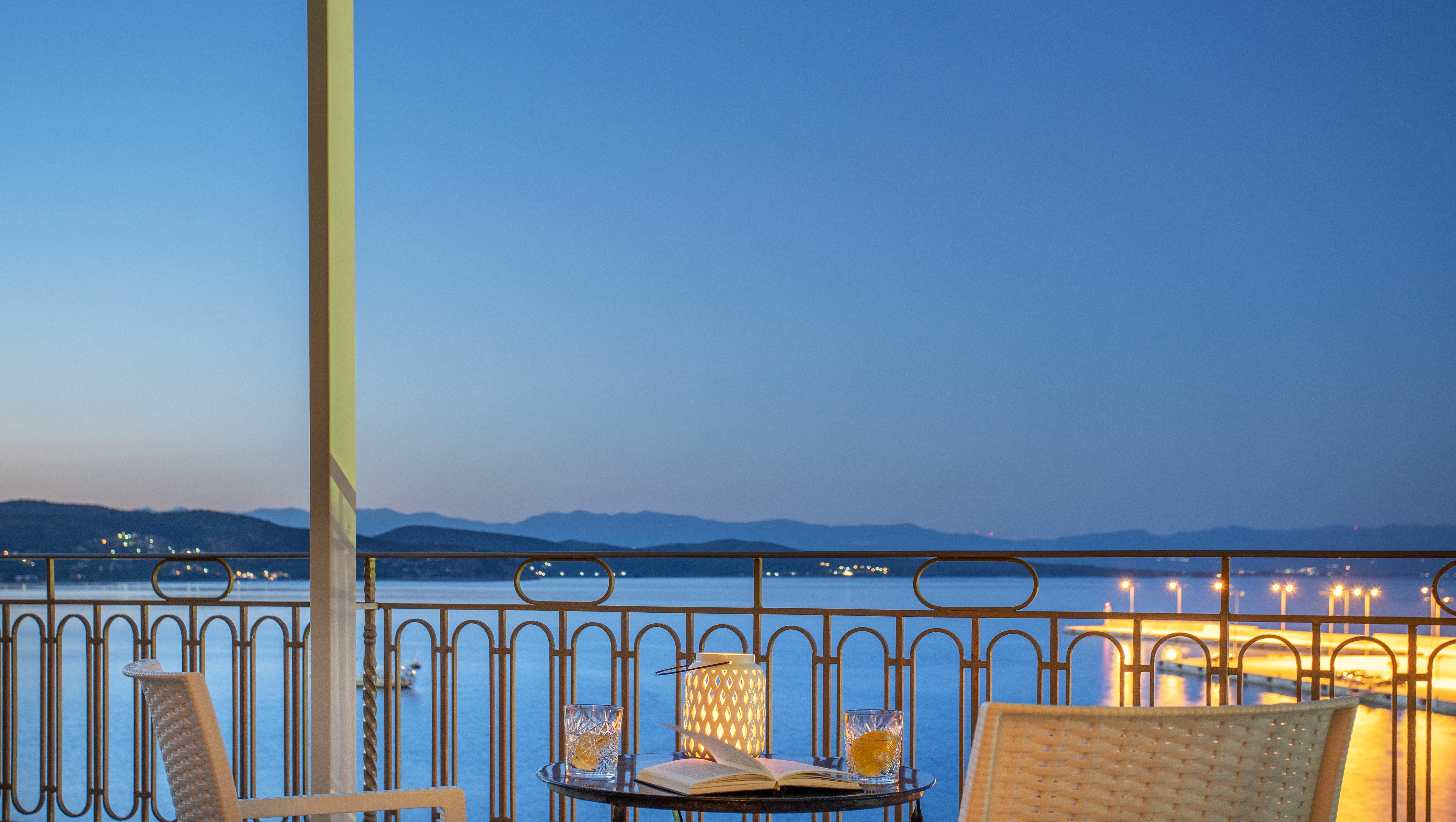 Pantheon City Hotel Gythio Exterior foto