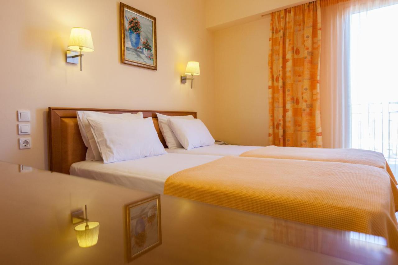 Pantheon City Hotel Gythio Zimmer foto